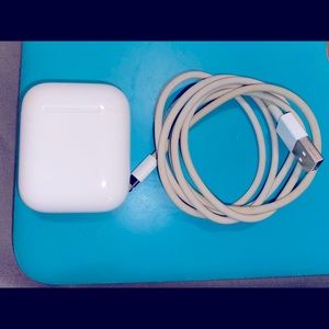 Apple AirPods wired charging case